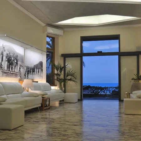 ホテル Boncardo 4*